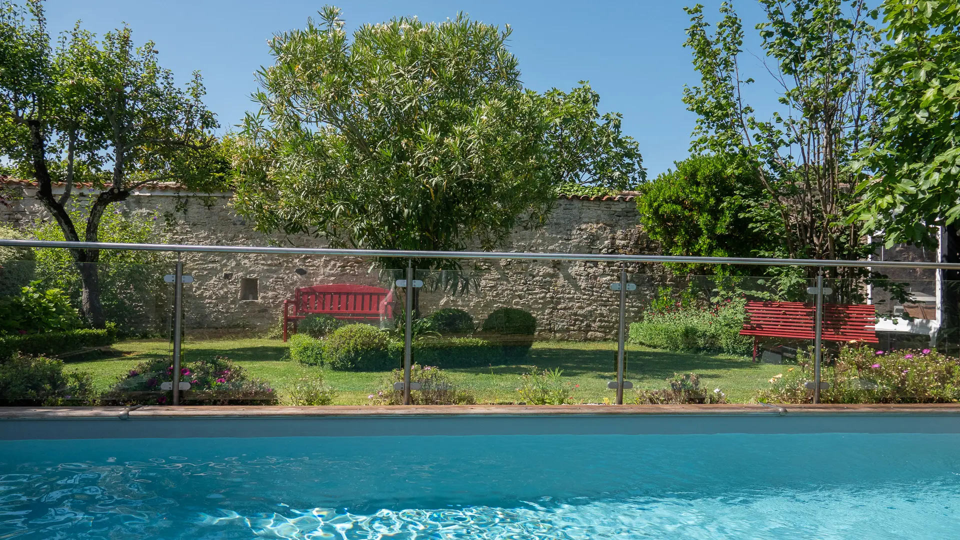 Piscine privative chauffée sécurisée