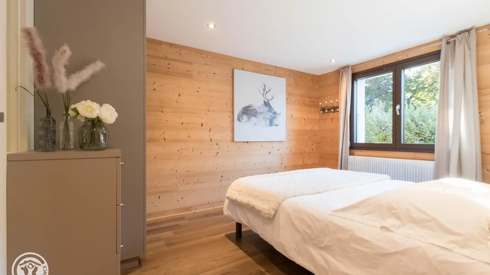 Chambre lit double 160x200cm avec salle d'eau privative