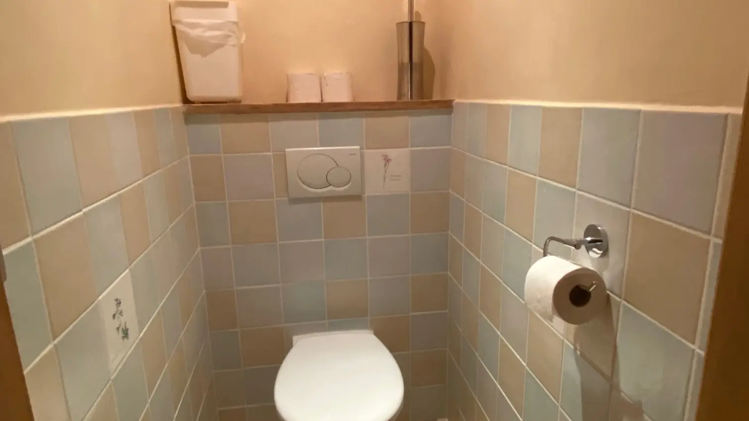 Espace randonneurs - une des 2 toilettes privativess