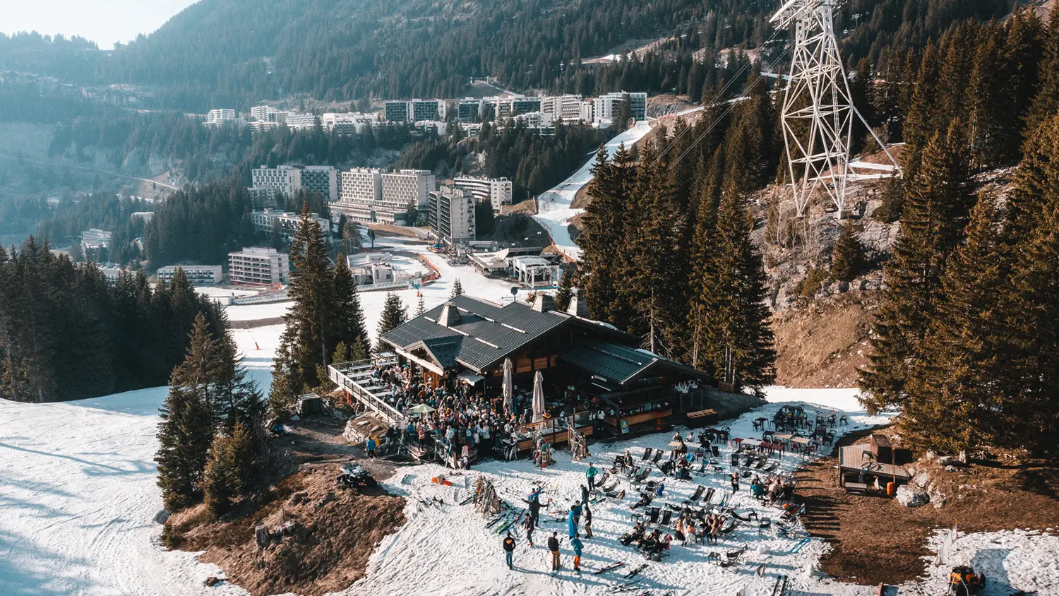 Devanture et vue sur le restaurant