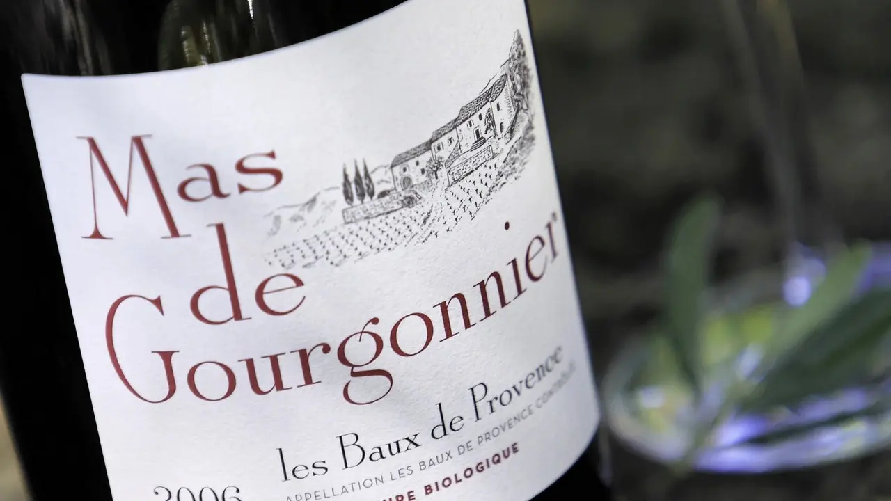 À la rencontre des savoir-faire des Alpilles : Mas de Gourgonnier_Mouriès_bouteille