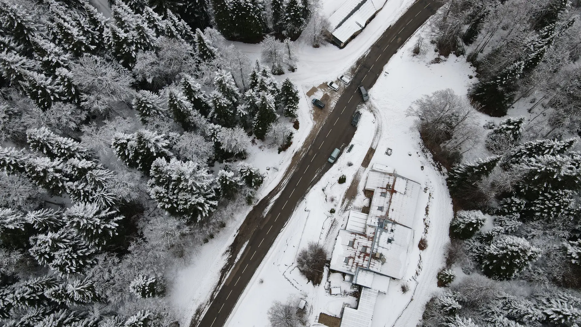Vue drone - auberge de Carri - La Chapelle en Vercors
