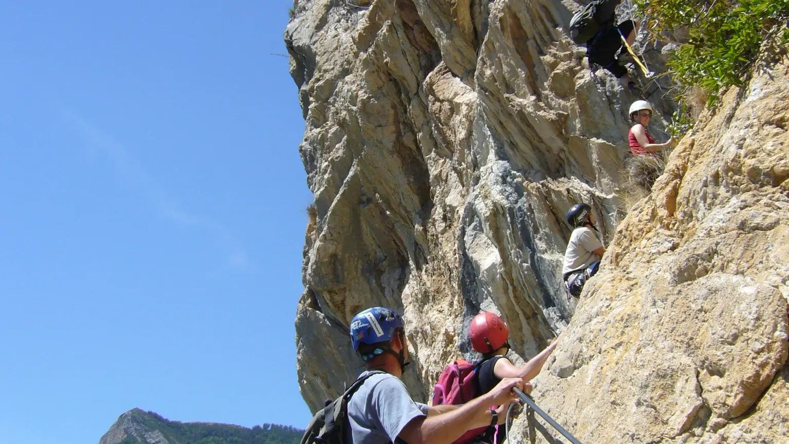 Via ferrata avec le bureau des guides des 2 Vallées