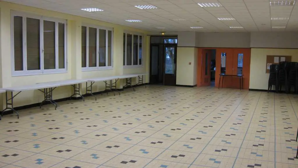 ENTREE SALLE 200 M²
