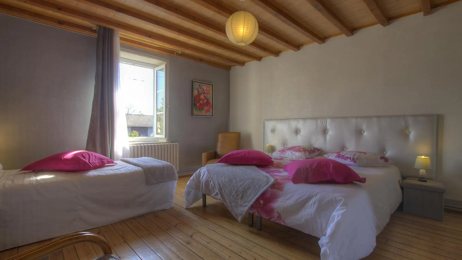 Chambre pour une capacité de 3 personnes.