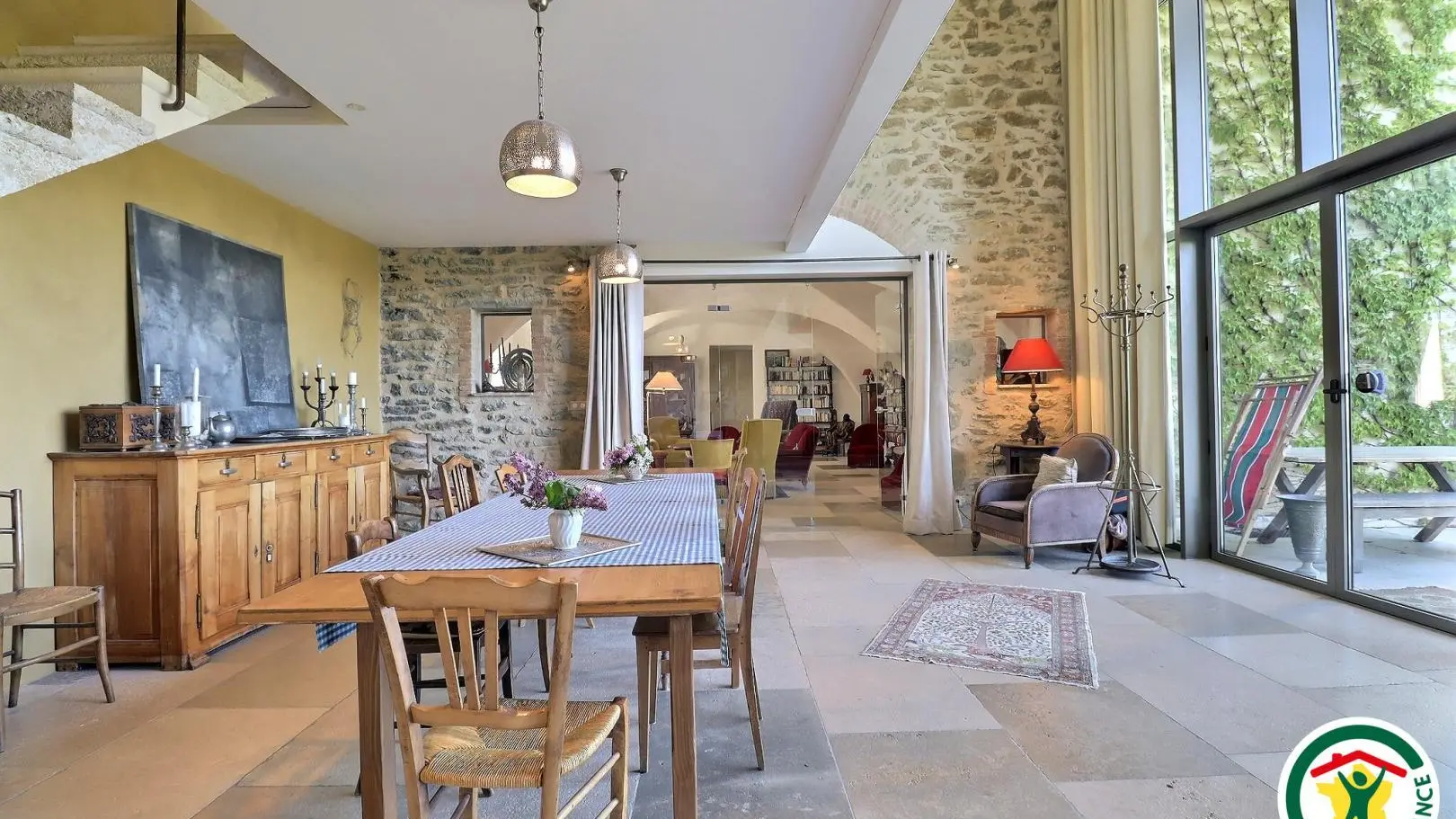 Salle à manger pour les petit-déjeuners et la table d'hôtes