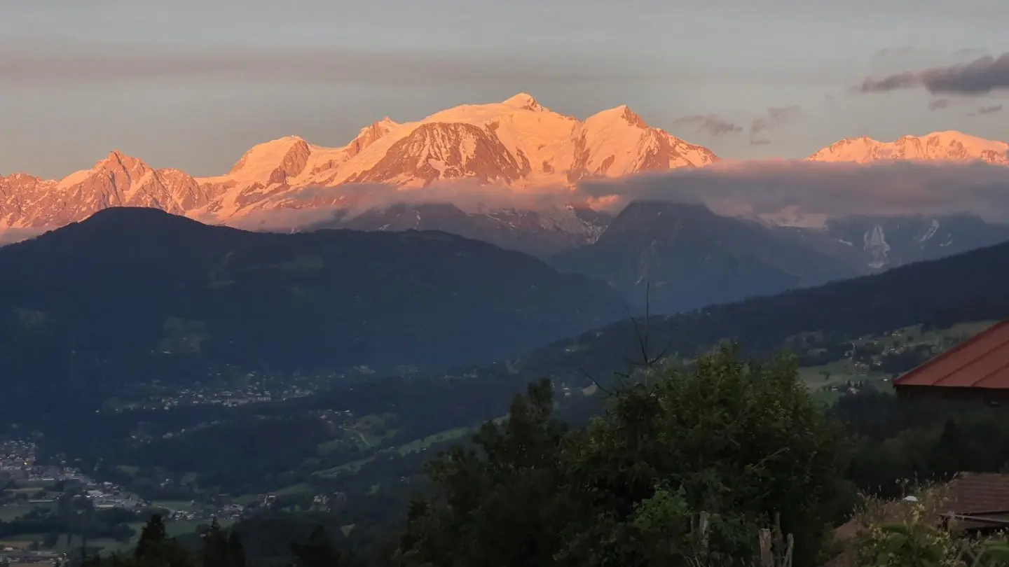 Coucher de soleil sur le Mont Blanc, un spectacle inoubliable à photographier sans retenue