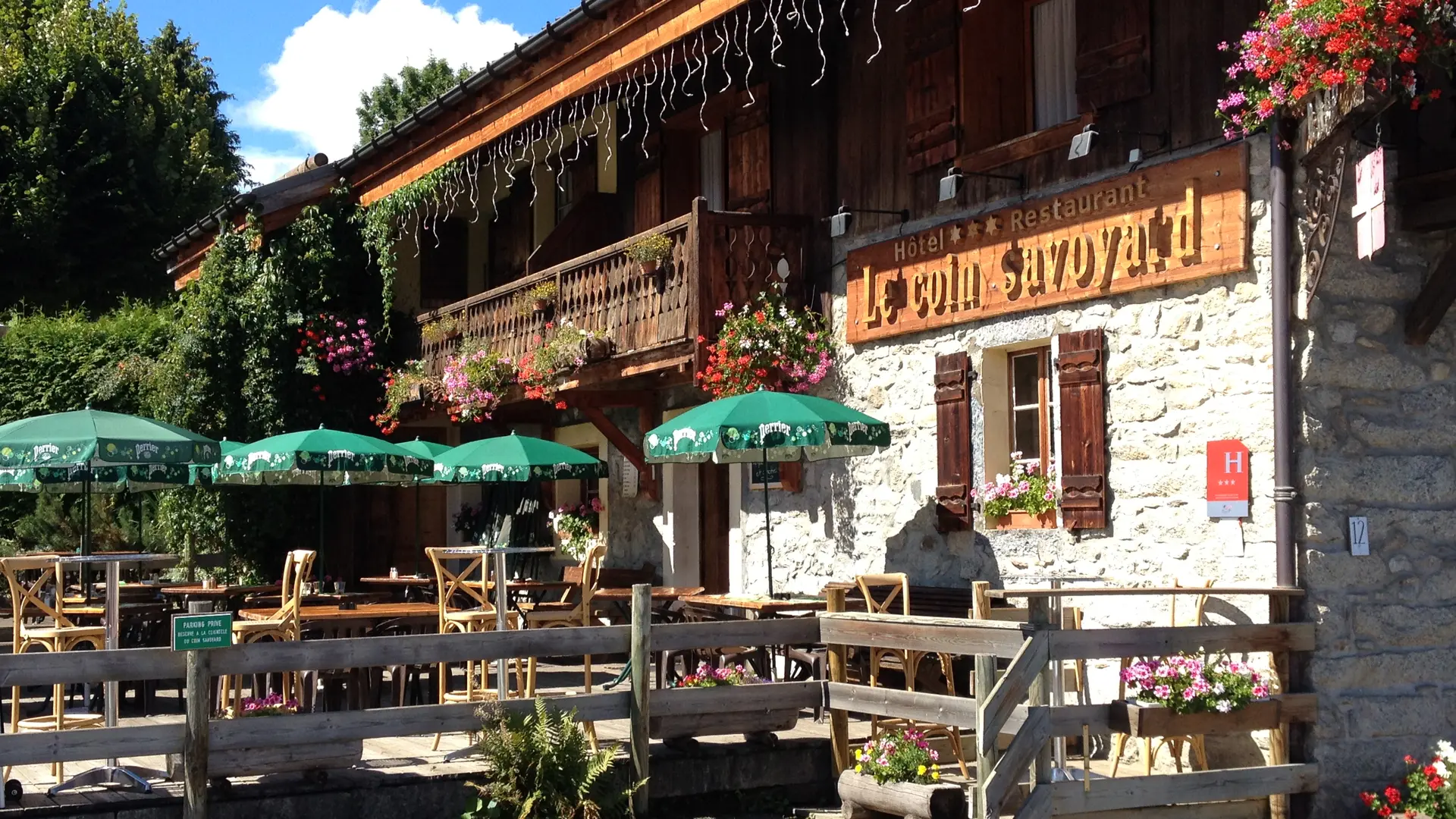 Terrasse du restaurant le Coin savoyard