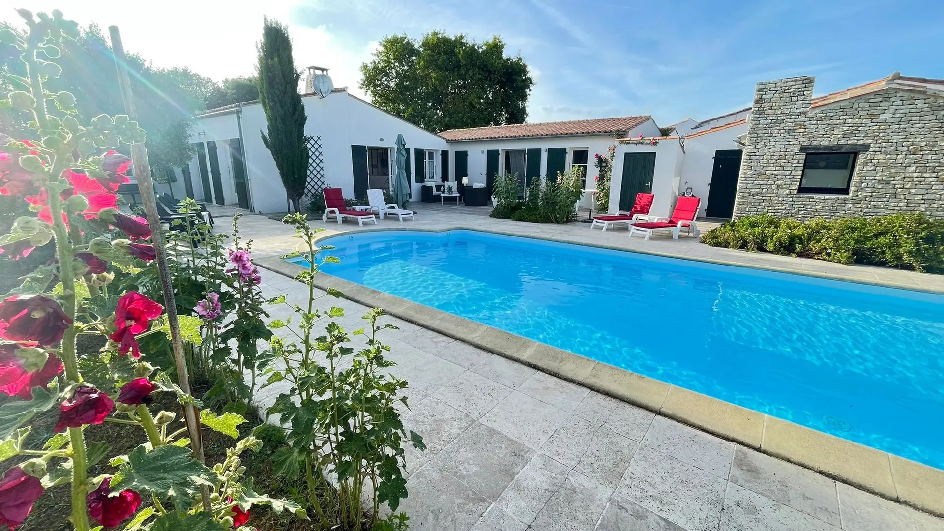 house and swimming pool seen from the garden