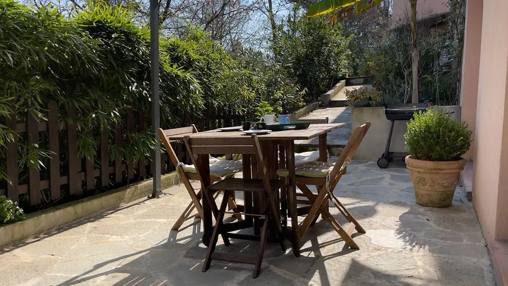 Terrasse Gîte La Tulipe Gîtes de France Alpes-Maritimes à Bendejun