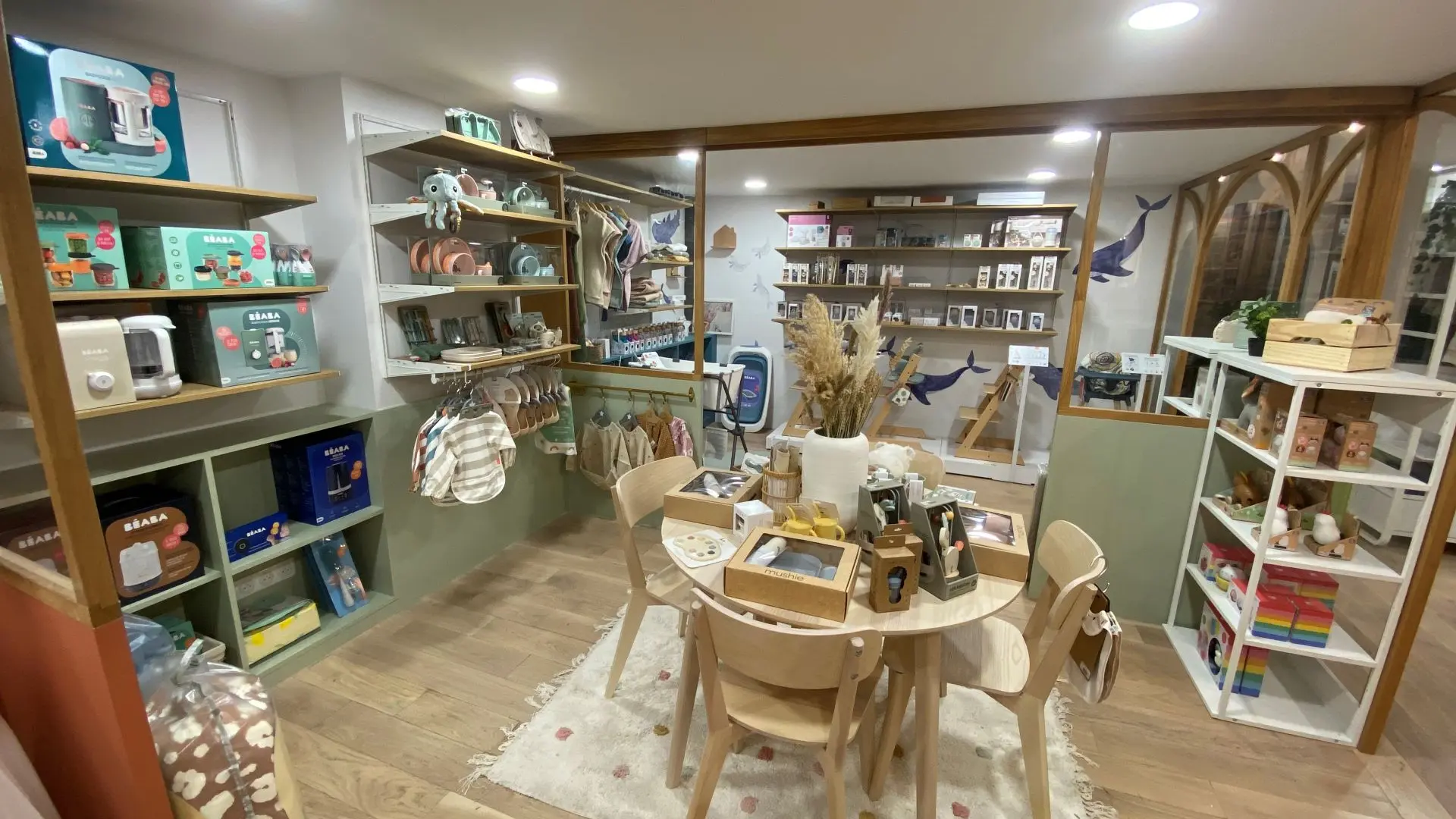 vue intérieure avec les articles en vente