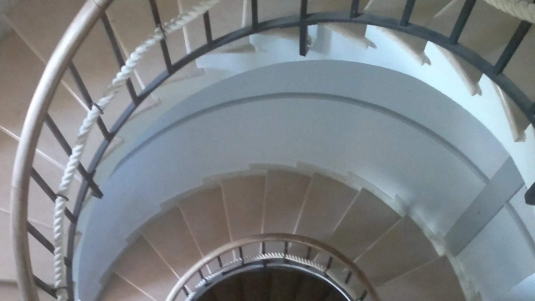 Intérieur du phare de la Garoupe