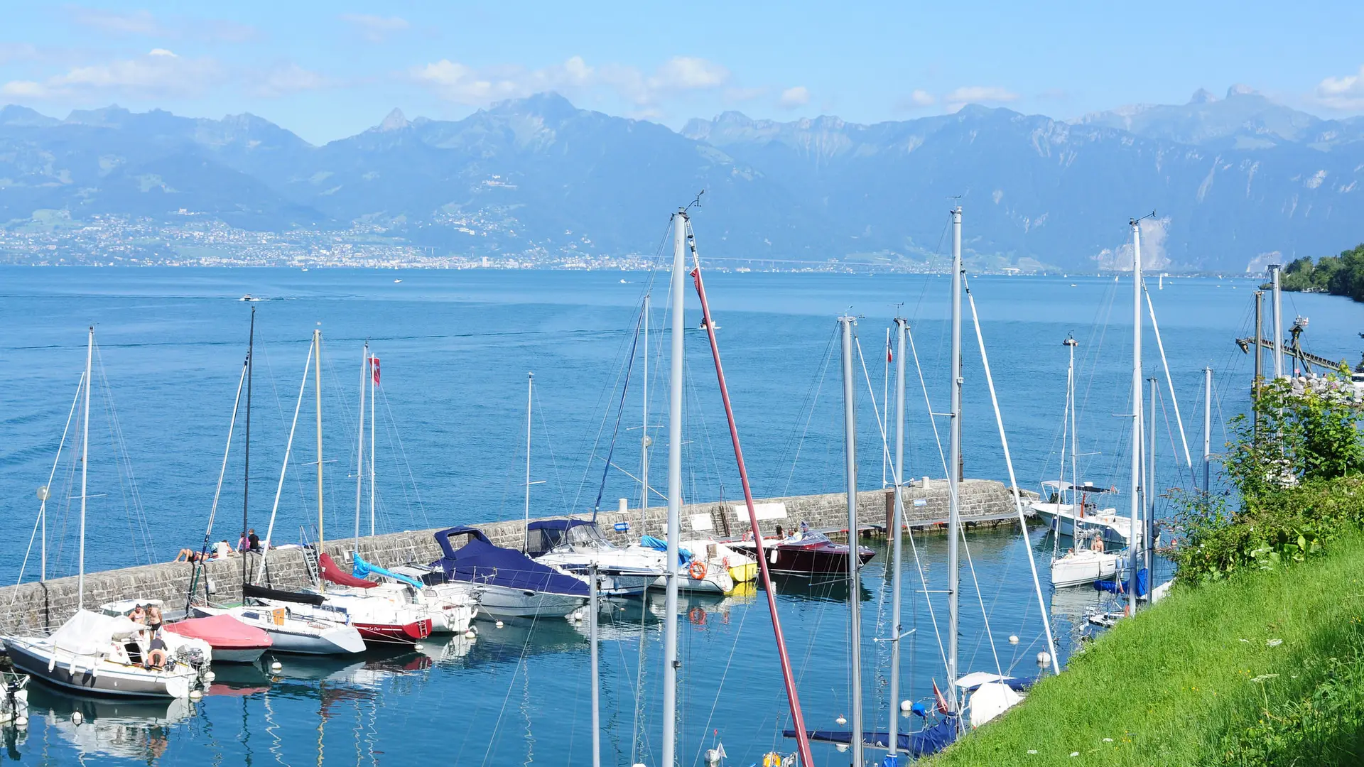 Petit port de plaisance entre Saint-Gingolph et Evian-les-Bains