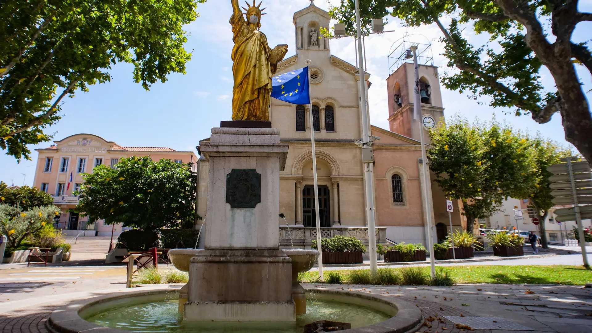 Statue de la liberté place Portalis