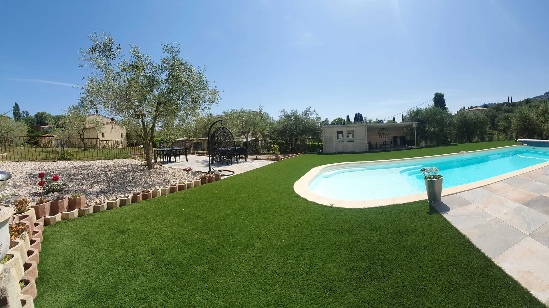 Piscine commune aux deux Gîtes de la Bastide Centifolia à Grasse - Gîtes de France Alpes-Maritimes