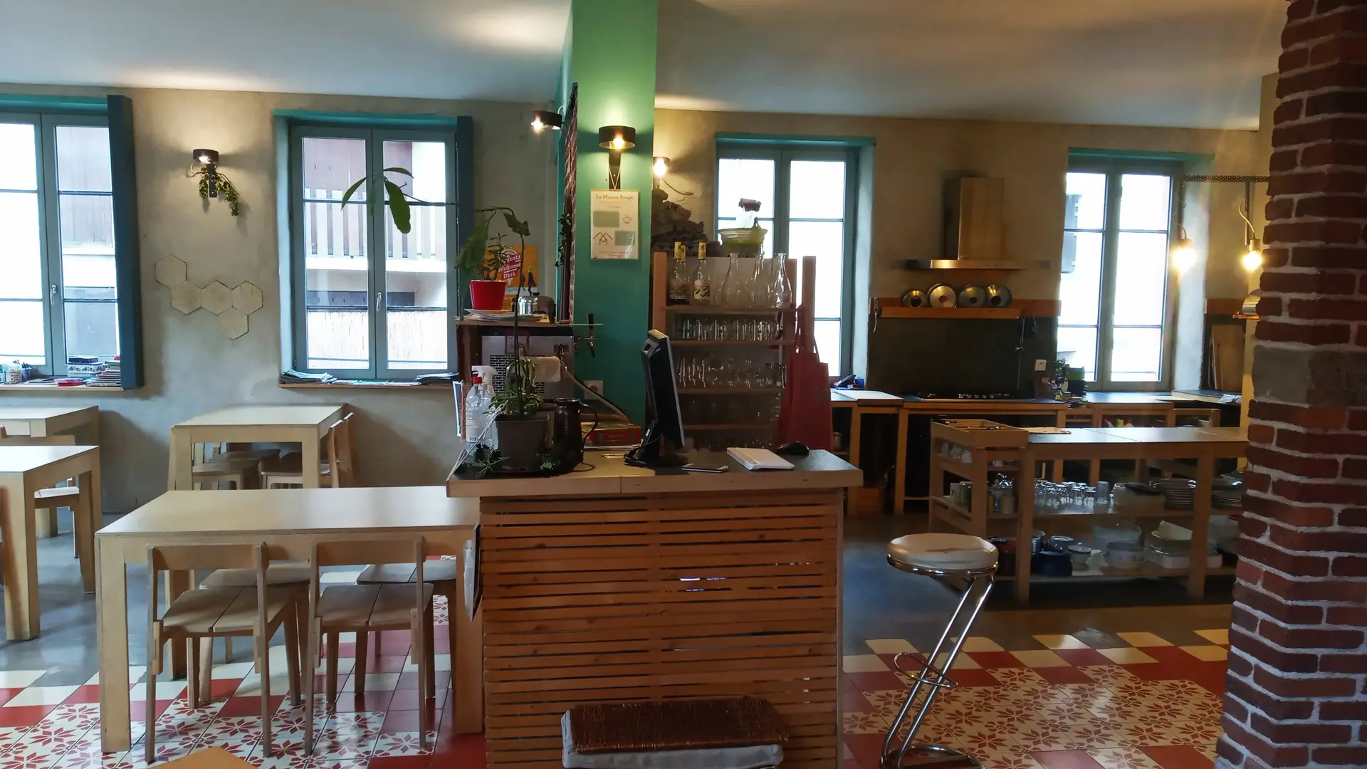 coté bar et cuisine