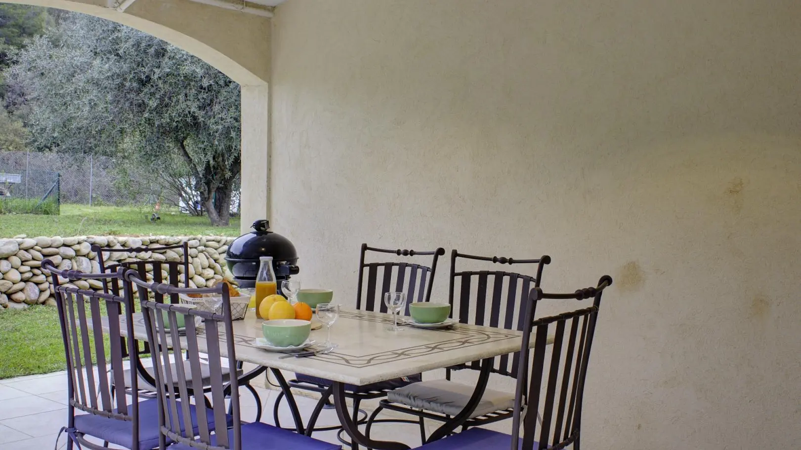 Terrasse Gîte de la Colline - Olivier labellisé Gîtes de France Alpes-Maritimes à St Blaise