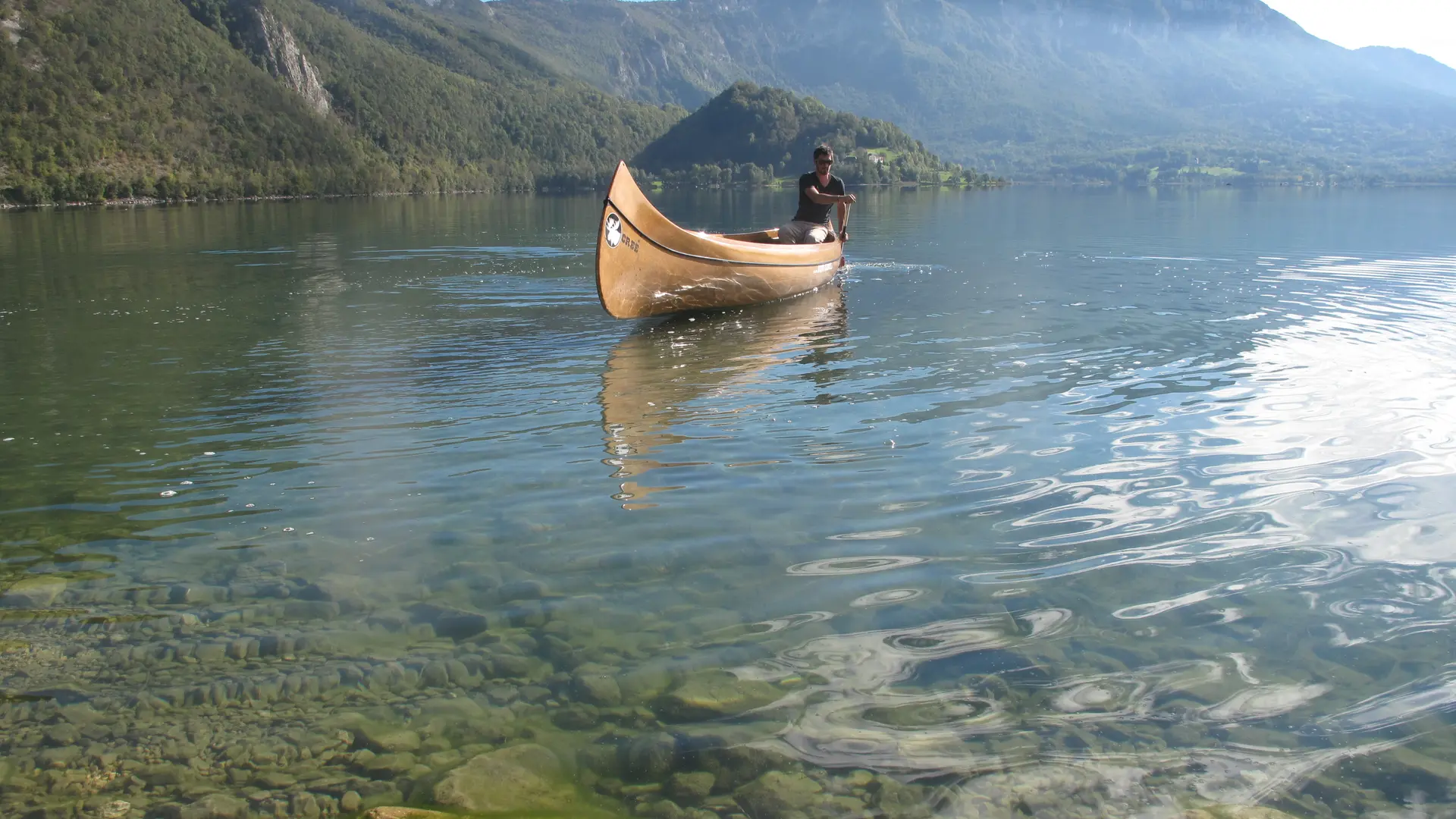 Balade en canoë canadien sur le lac d'Aiguebelette