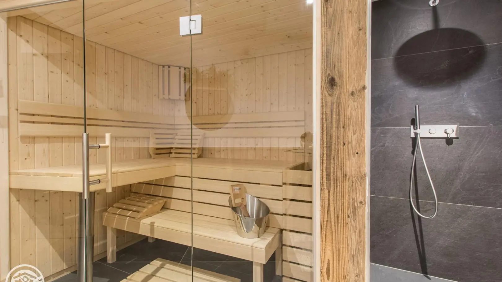 Sauna et douche