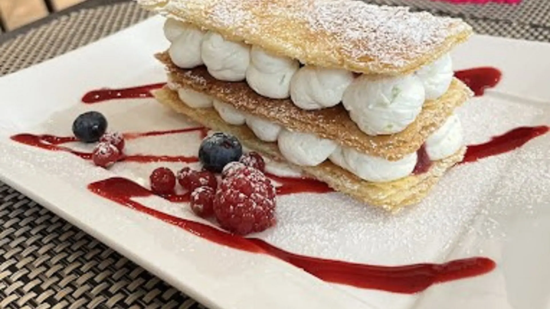 Millefeuille aux  fruits rouges