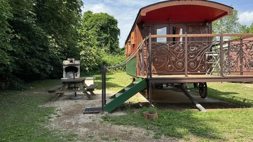 votre roulotte avec son espace barbecue