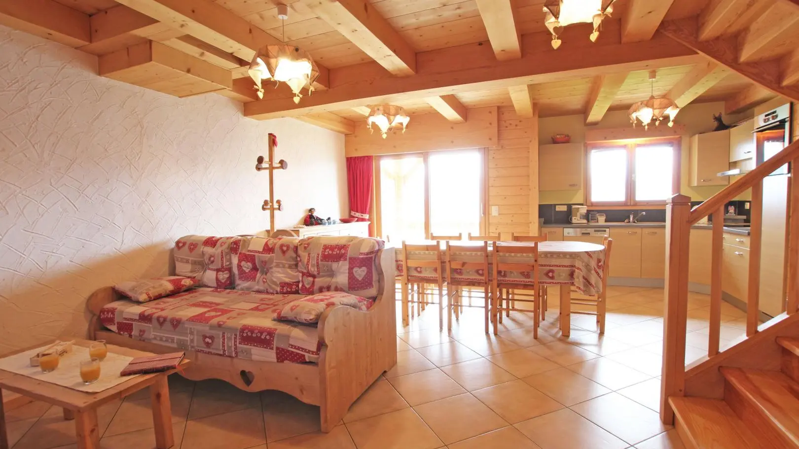 séjour, salon TV, cuisine ouverte