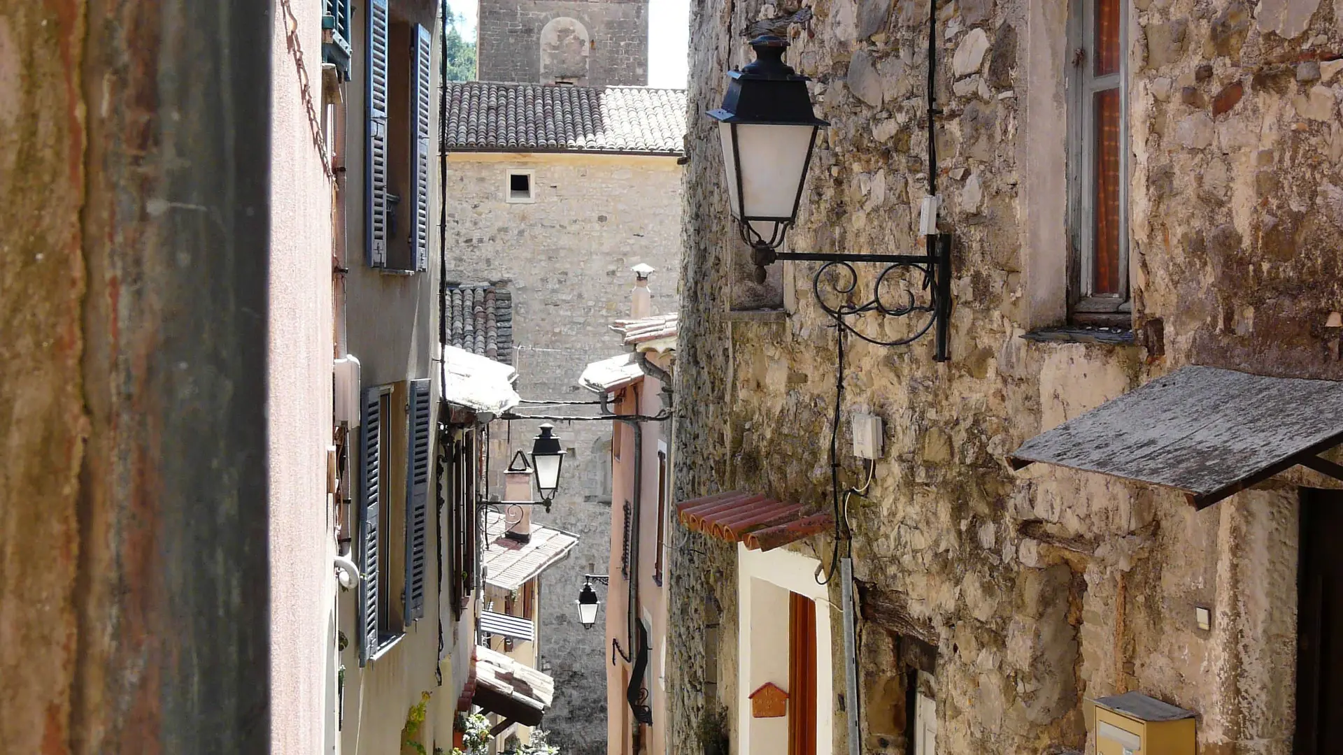 Gîte Baous de Lucéram-Vue Rue Lucéram-Lucéram-Gîtes de France des Alpes-Maritimes