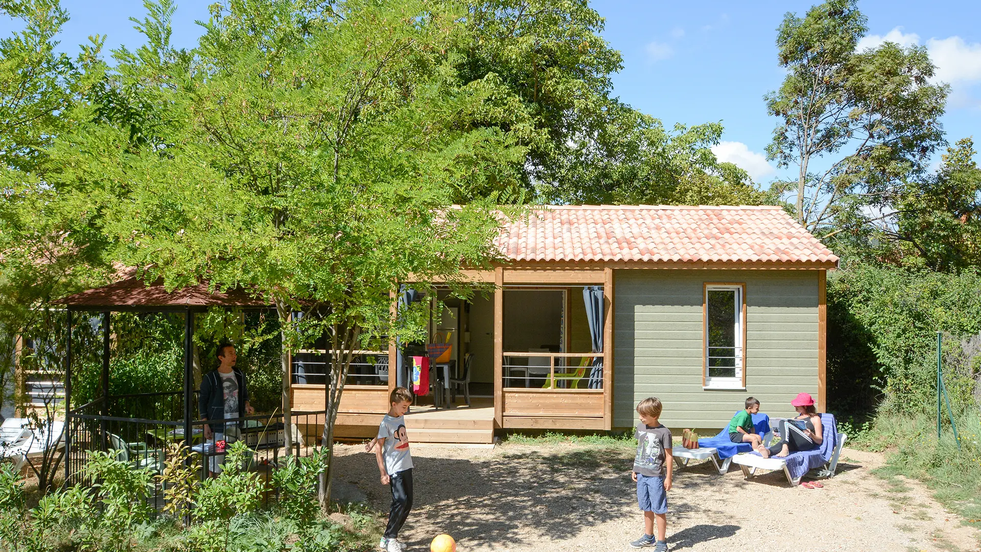 Hébergement en chalet pour un beau séjour de vacances dans un camping du Parc du Verdon