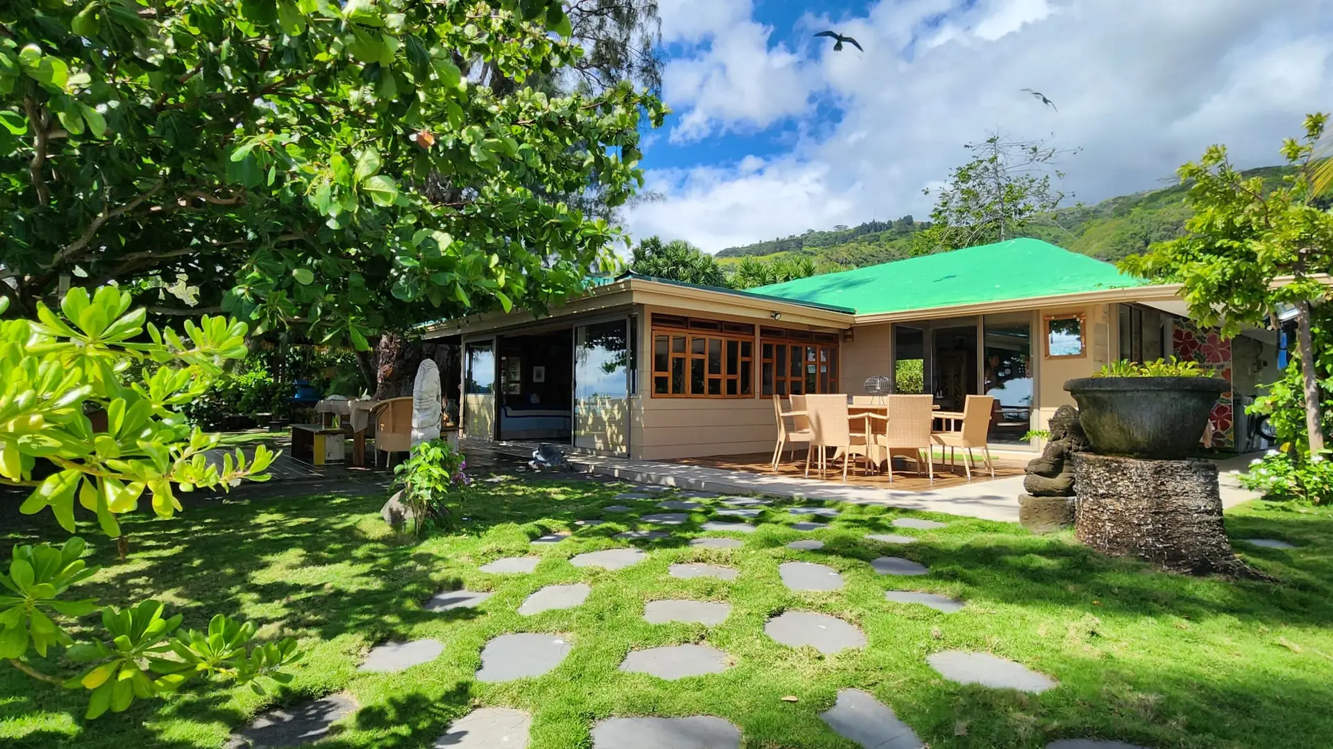 Villa Coco Lagoon - Tahiti Homes