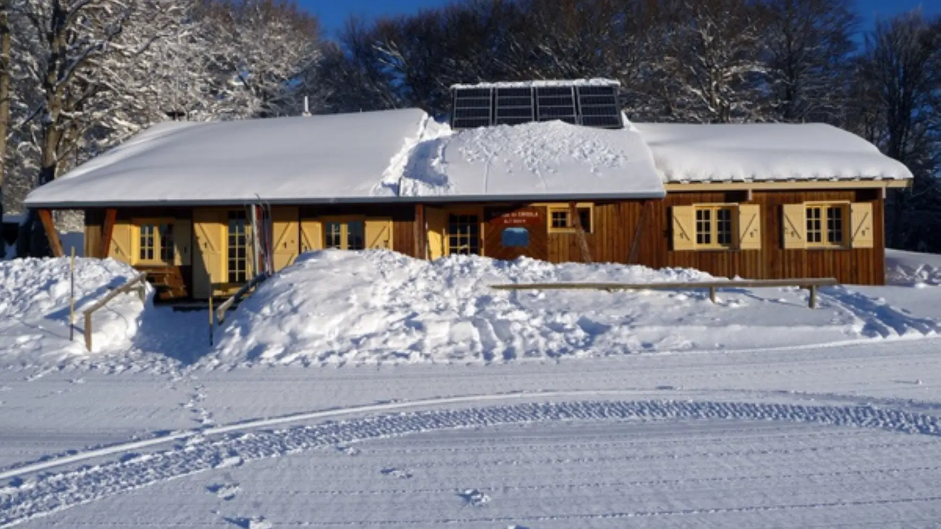 Façade vue de l'extérieur en hiver