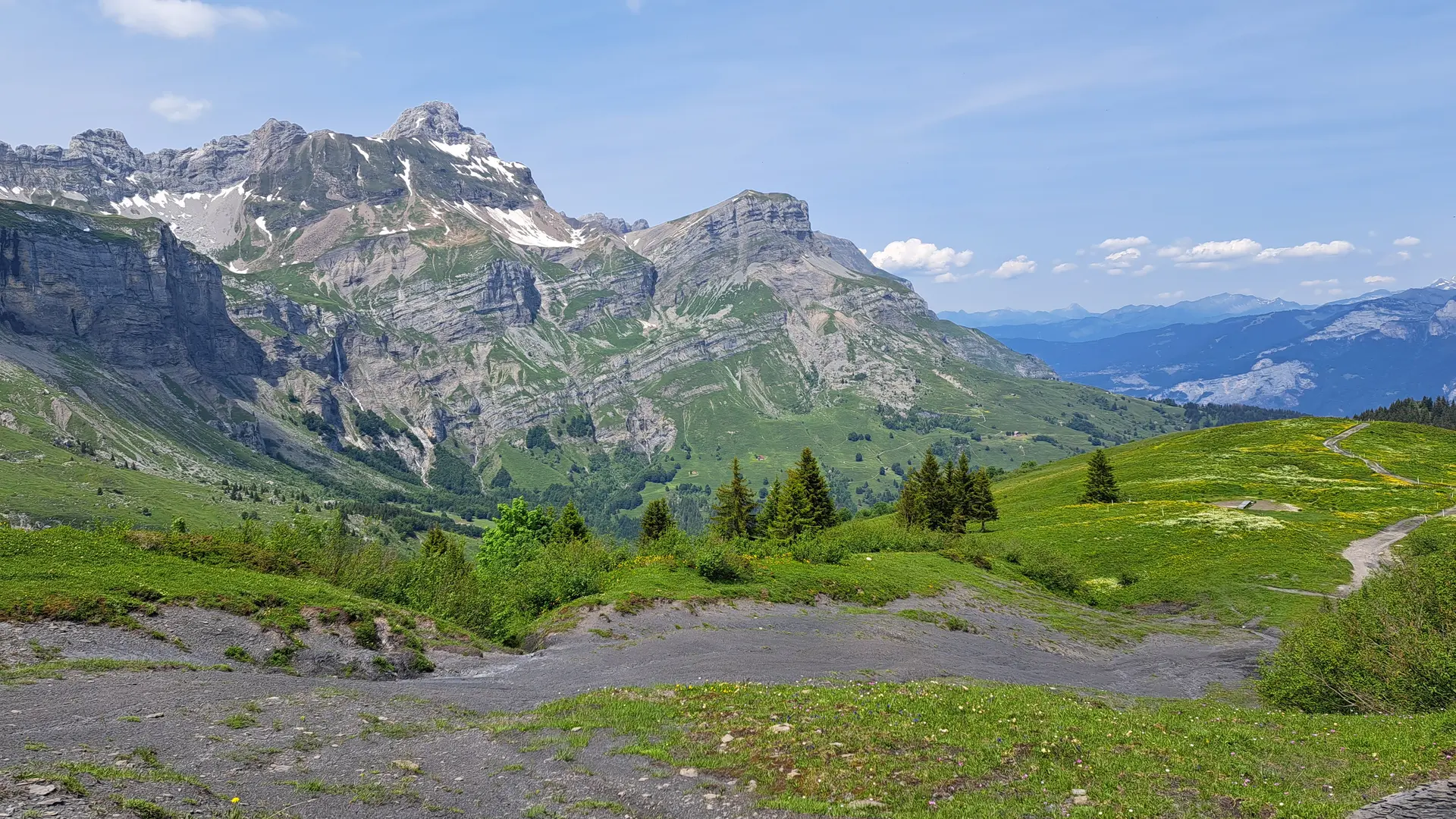 Chemin en diretion de la Cabane du Petit