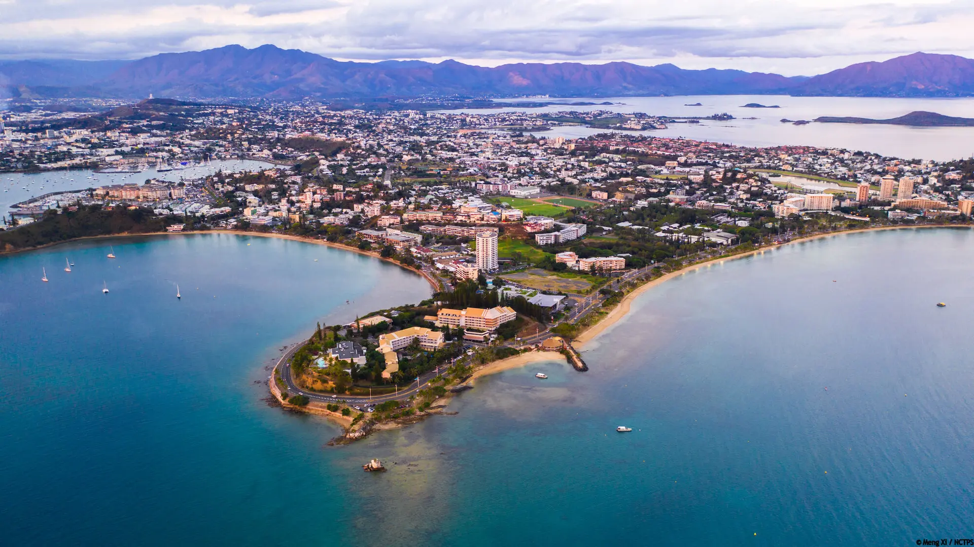 La baie des citrons et de l'Anse Vata vue du ciel