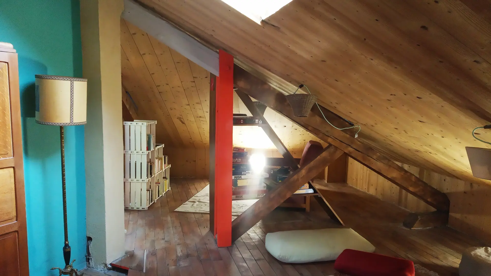 au 3ème étage, livres, jeux de société, ordinateur