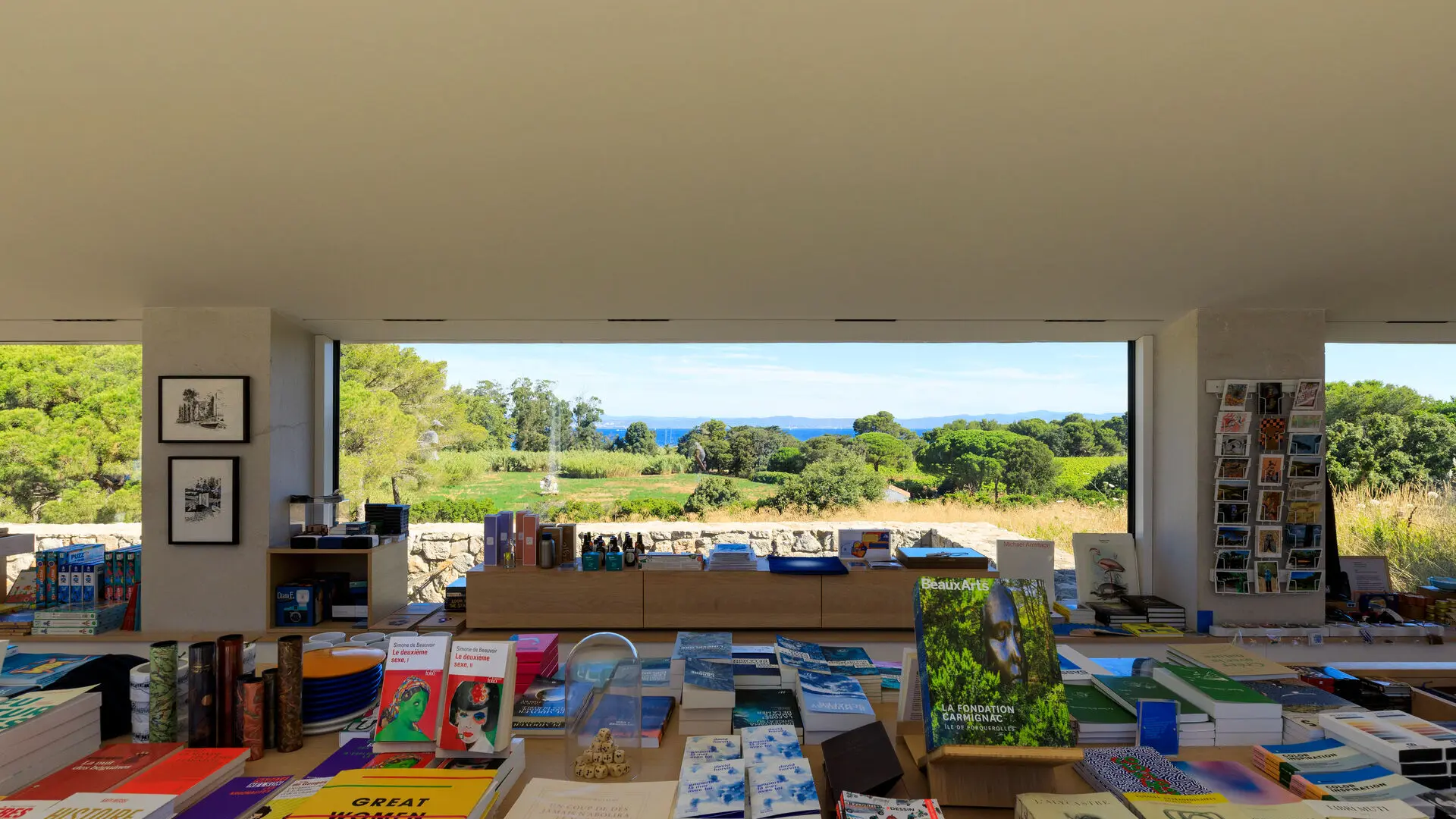 Librairie de la Villa Carmignac sur l'île de Porquerolles (Var, France)