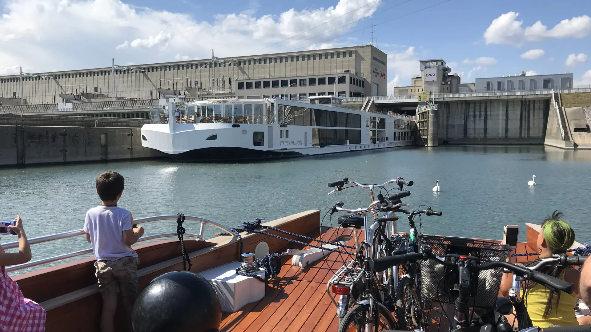 Promenade sur le Rhône avec la Compagnie des Canotiers