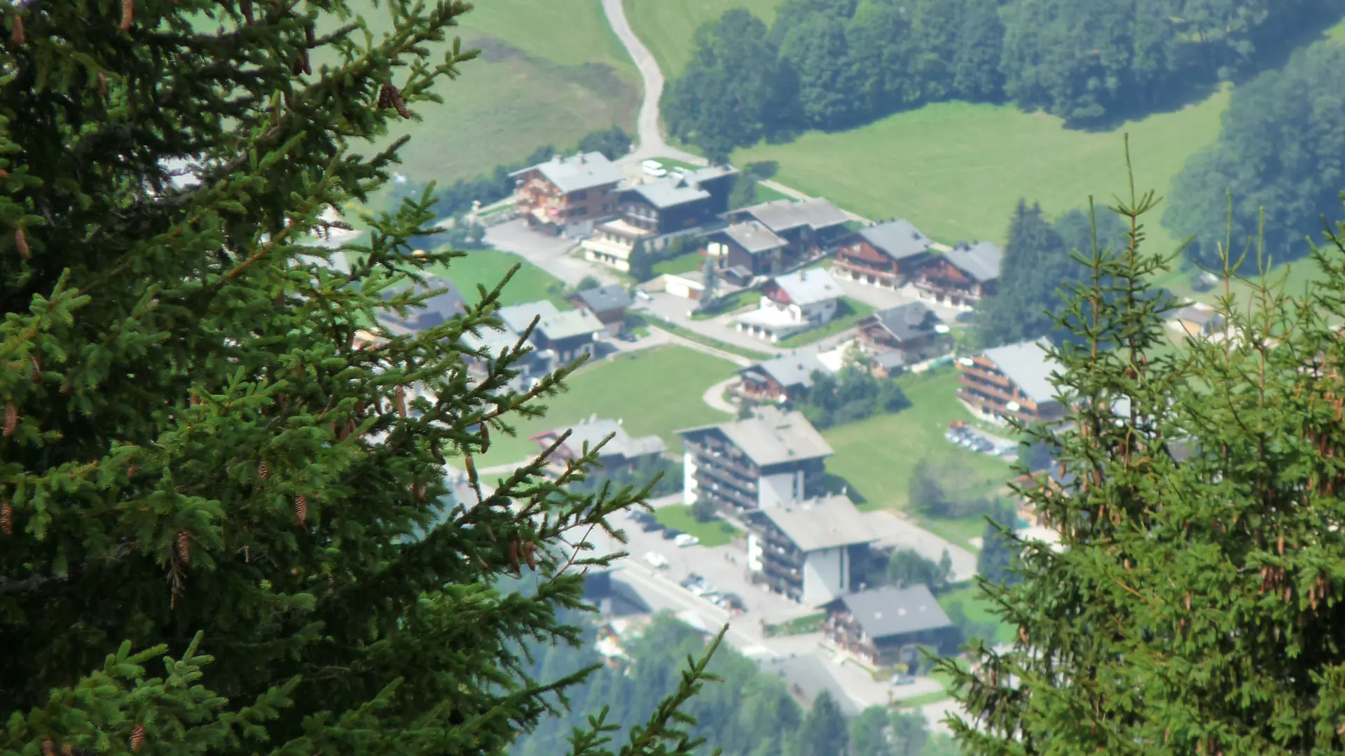 Vue aérienne en été de la résidence