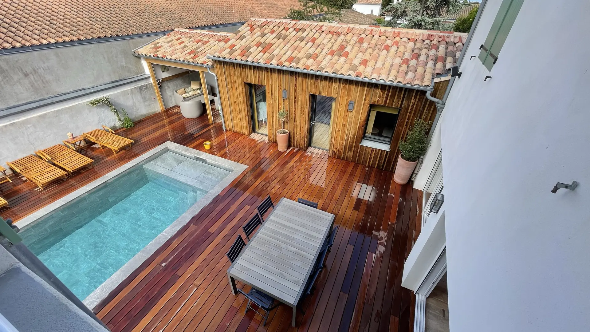 Swimming pool