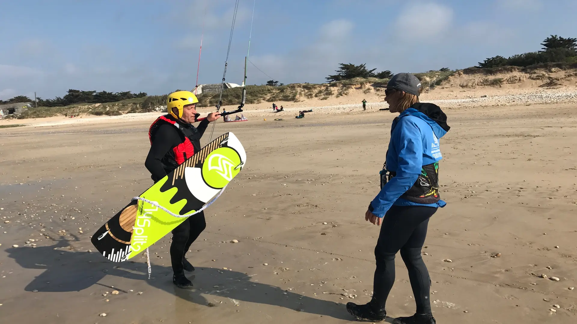 Ride the wind on the beach at the kitesurf school