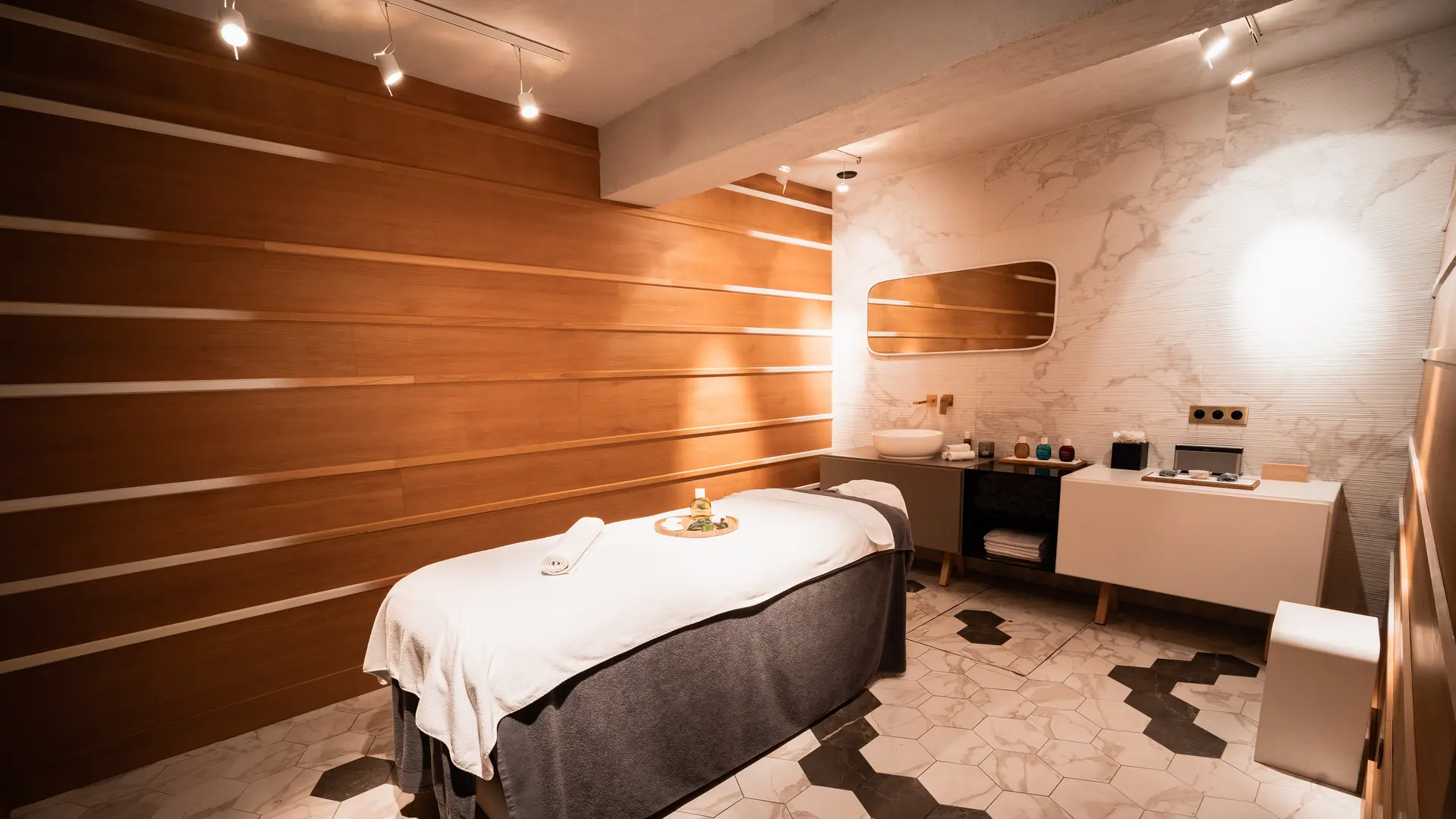 Cabine de soins et massages_Spa - Hôtel La Mourra 5*