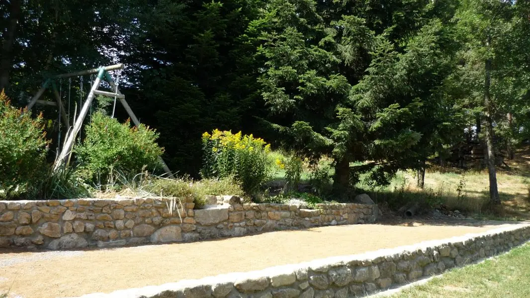 balançoire et jeu de boules