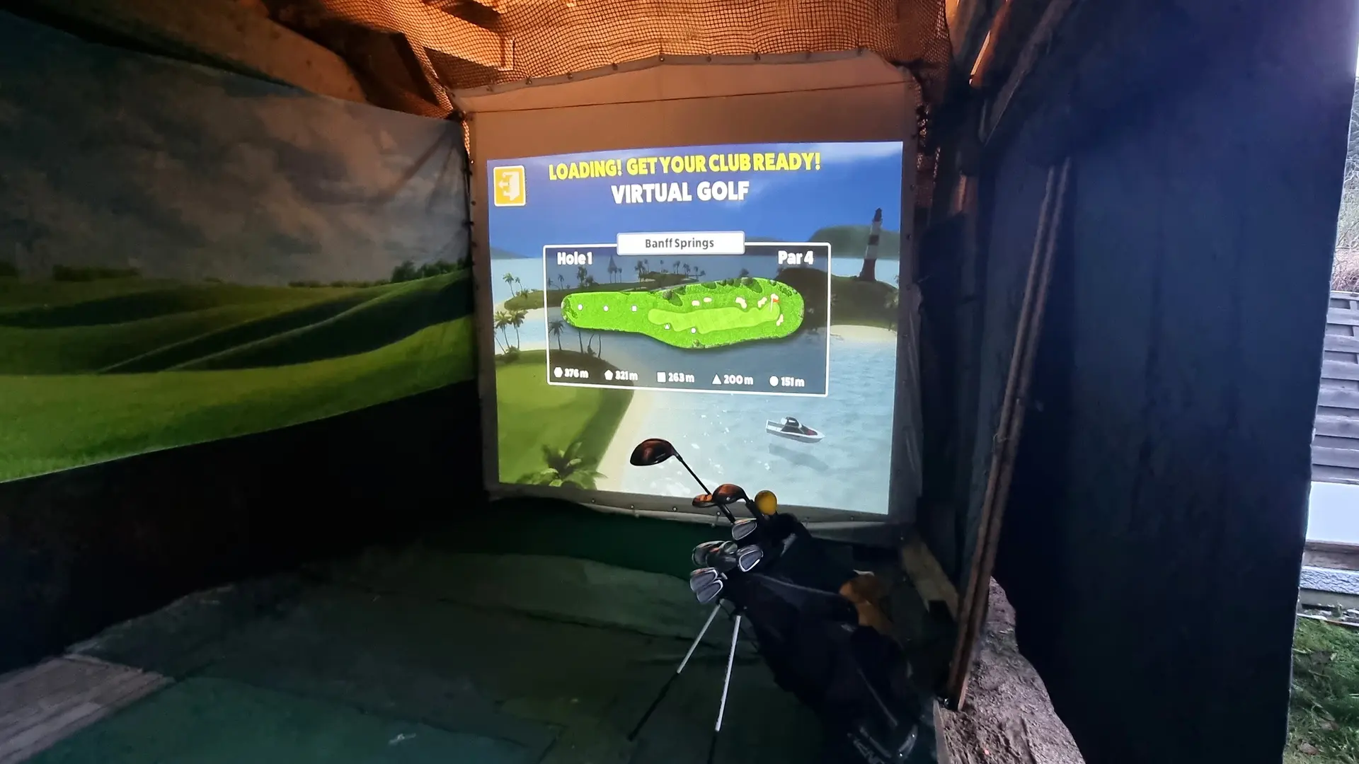 Golf indoor sur écran avec simulateur