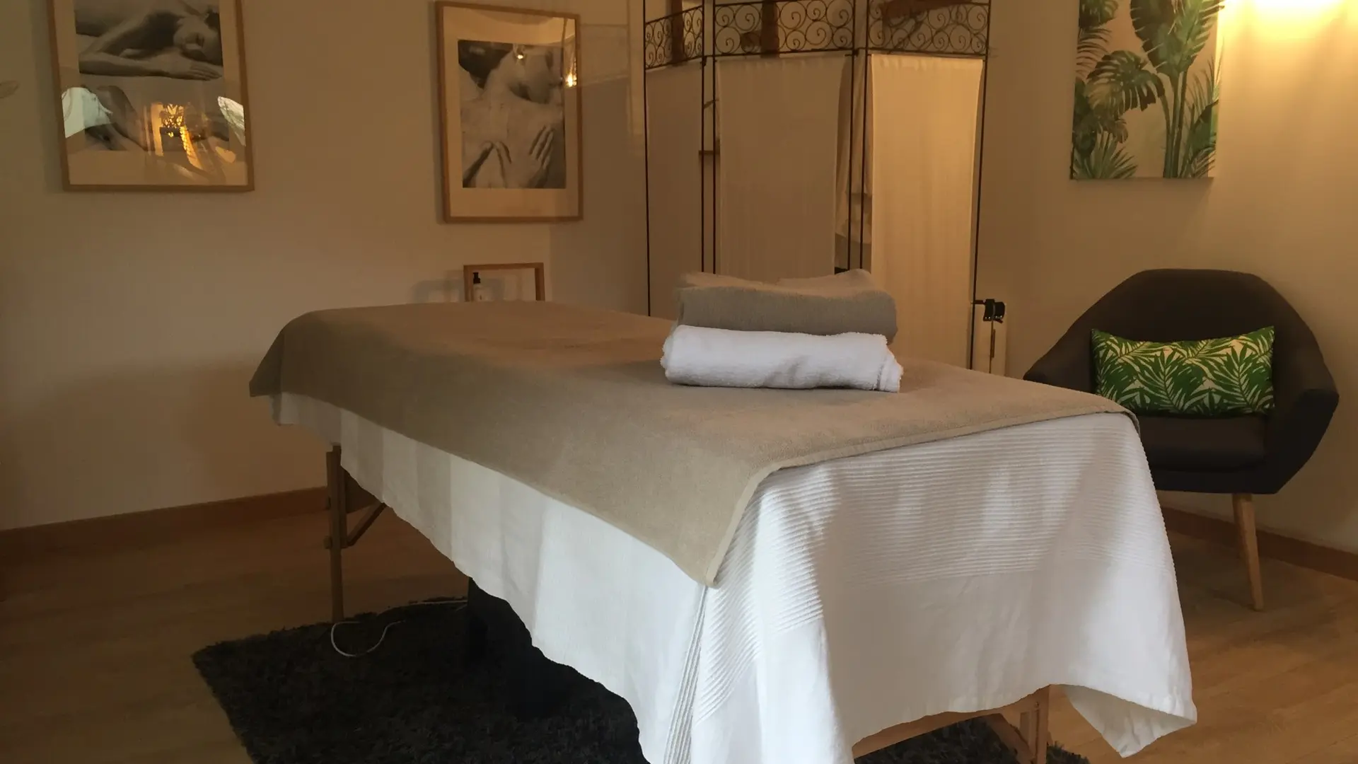 Salon et table de massage