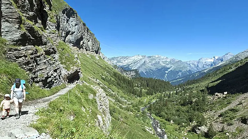 Vue du vallon après le pas de Sales