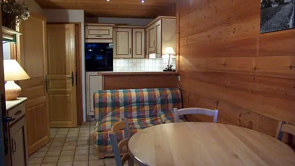 Salle à manger, canapé et cuisine/Dining room, sofa and kitchen-Buissière n°1-Le Grand-Bornand
