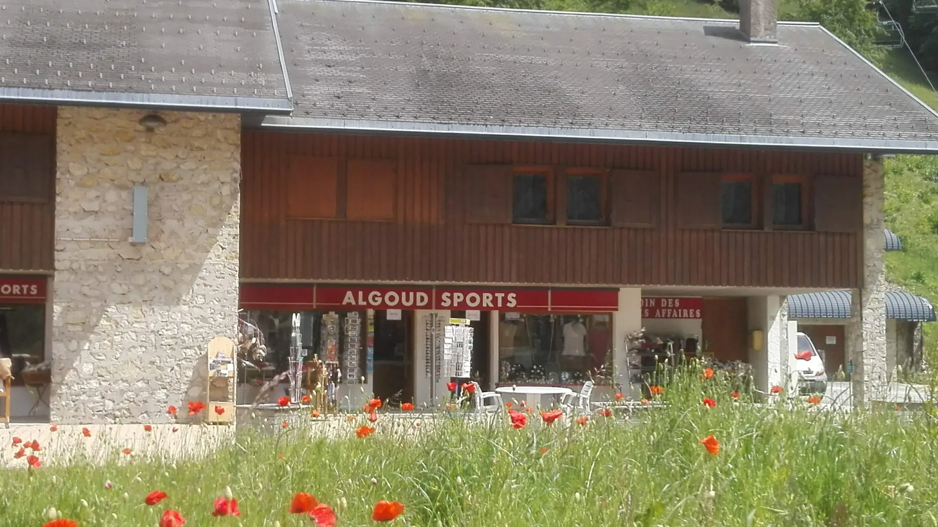 Découvrez la boutique Algoud Sport au coeur de la station du Col de Rousset