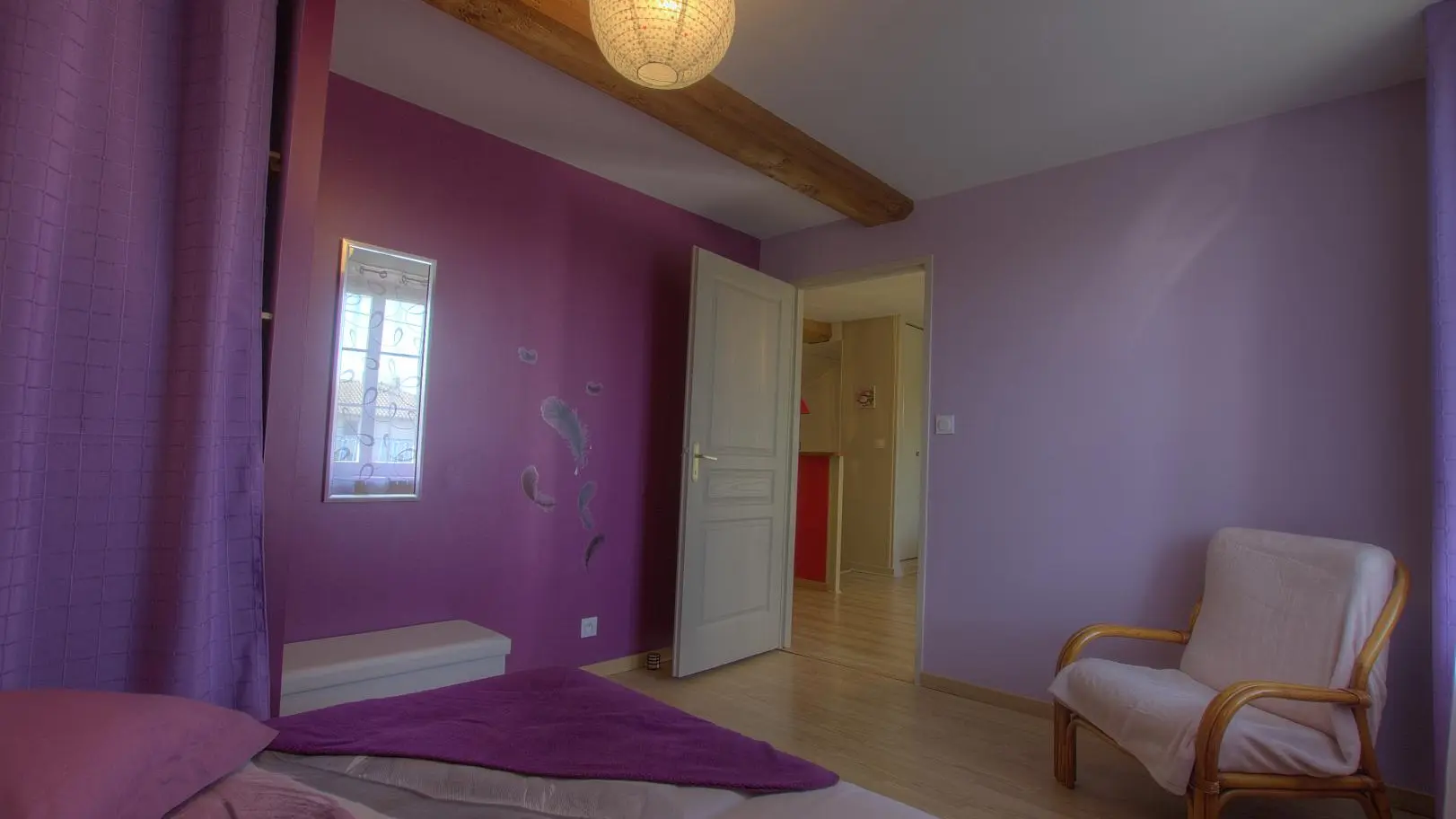 Chambre située au 1er étage et composée d'un lit en 140.