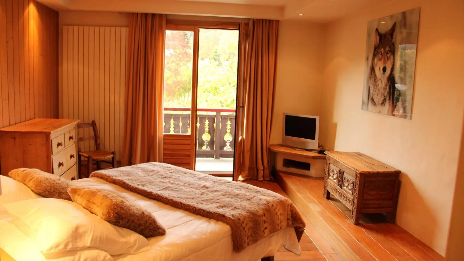 chambre parentale avec accès au balcon