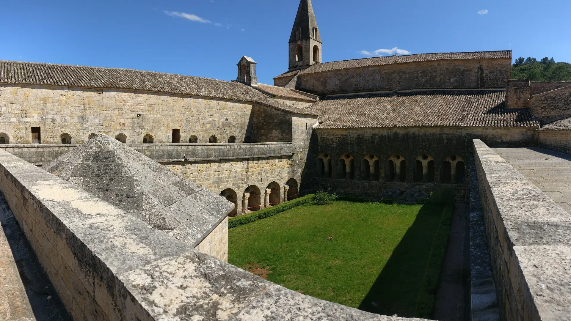 Abbaye du Thoronet, Joyaux de l'architecture cistercienne