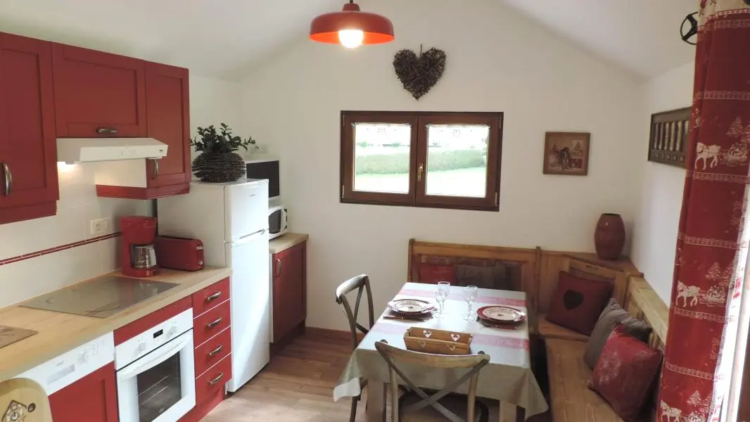 Cuisine avec TV 60 cm.