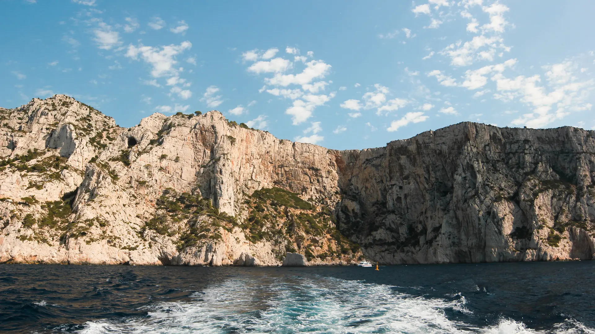 Balade en mer commentée des calanques avec l'Atlantide